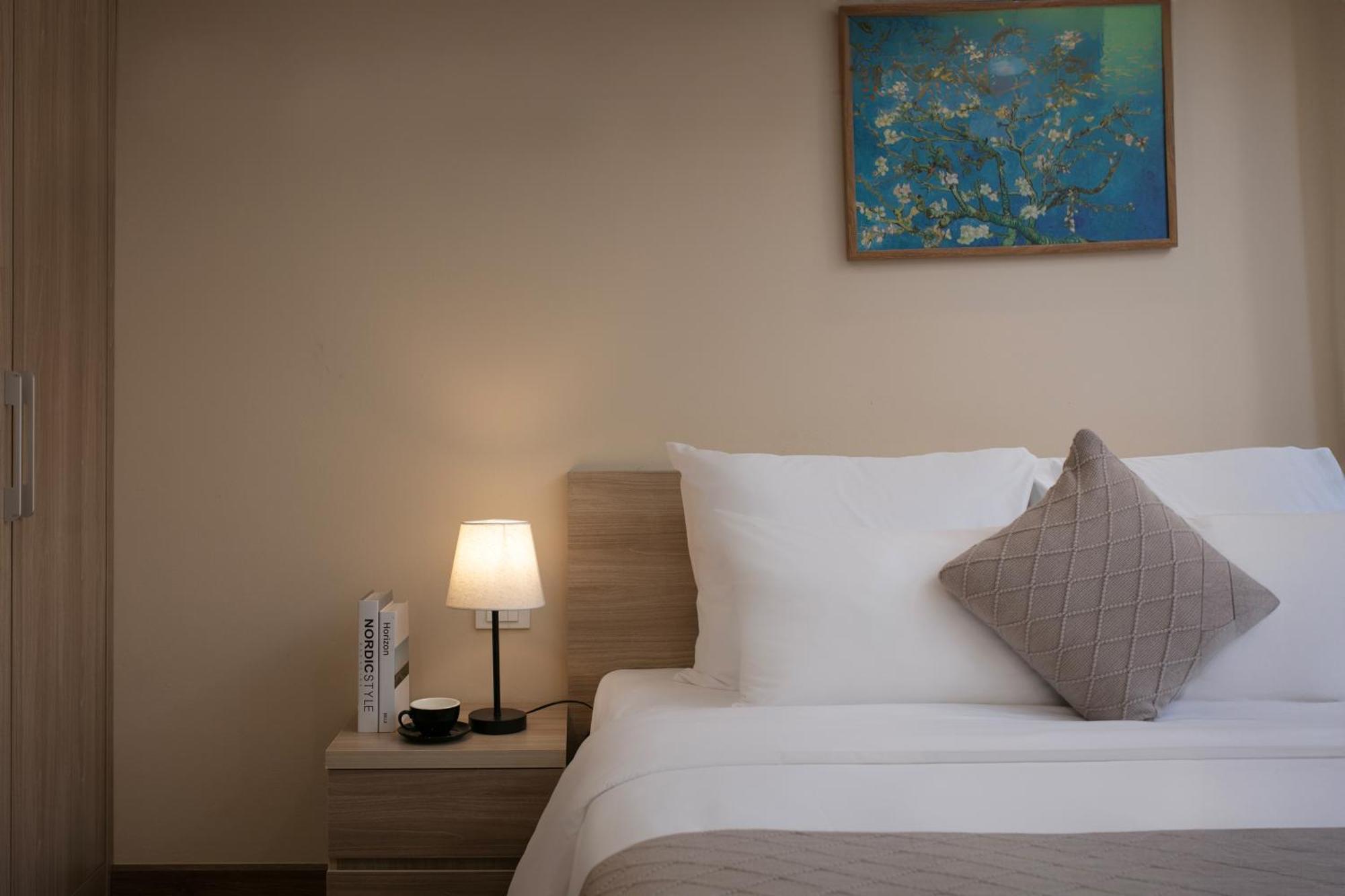 Hb Serviced Apartment - Lac Long Quan Hanoi Exteriör bild